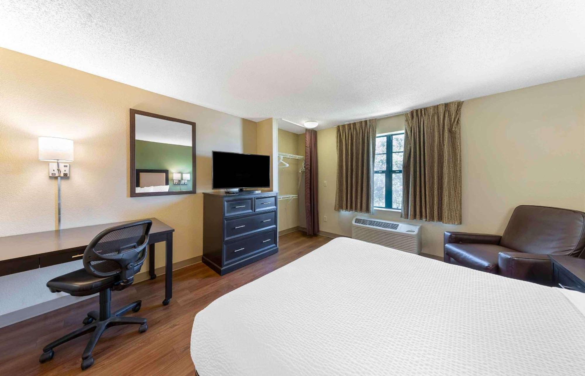 Extended Stay America Select Suites Tampa Airport Memorial Hwy Εξωτερικό φωτογραφία